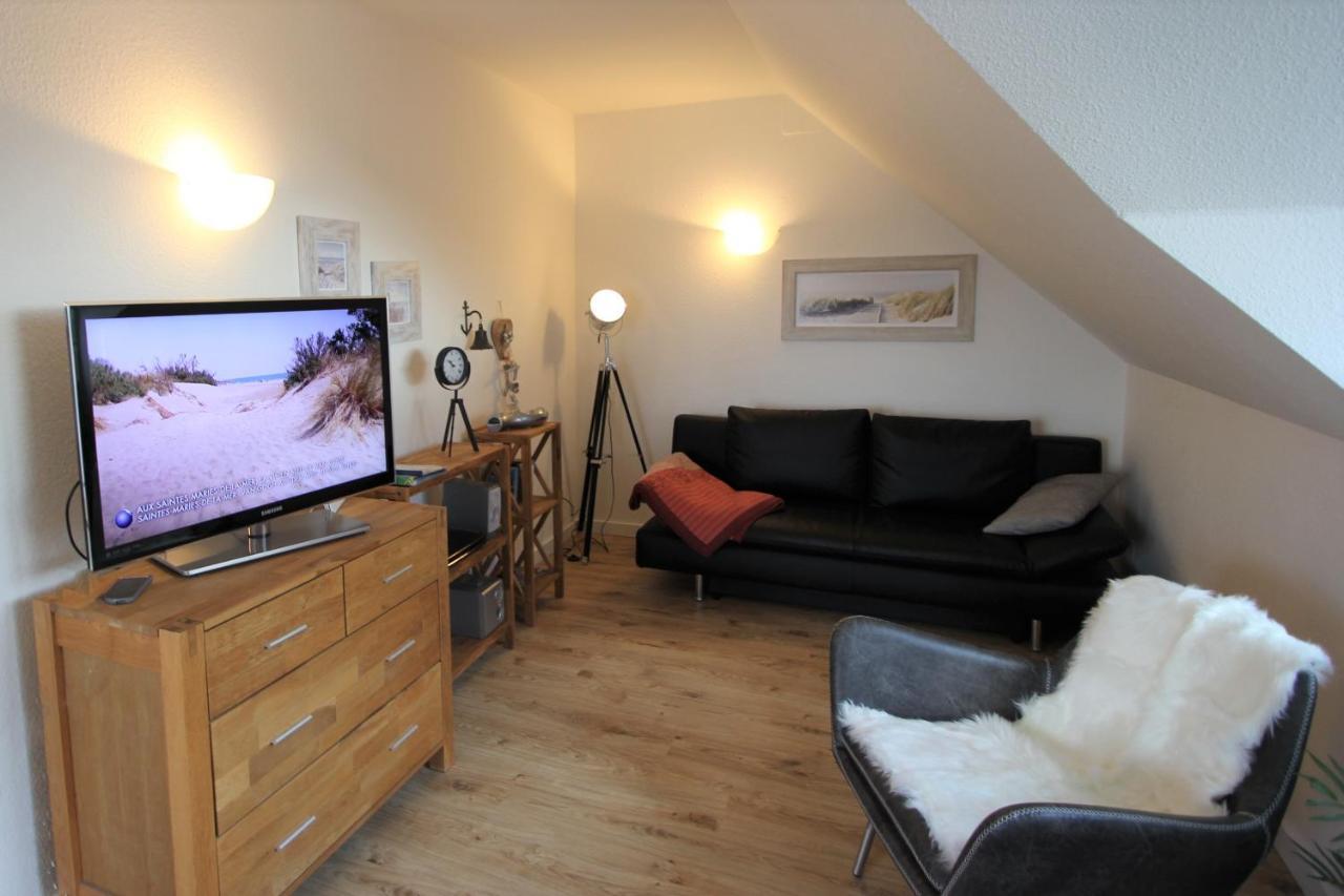 Tine Mit Balkon, Fahrraedern Und Strandkorb Im Sommer Appartement Zempin