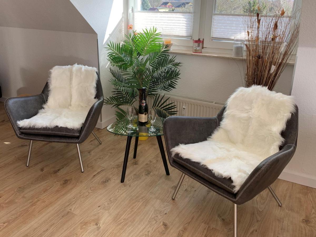 Tine Mit Balkon, Fahrraedern Und Strandkorb Im Sommer Appartement