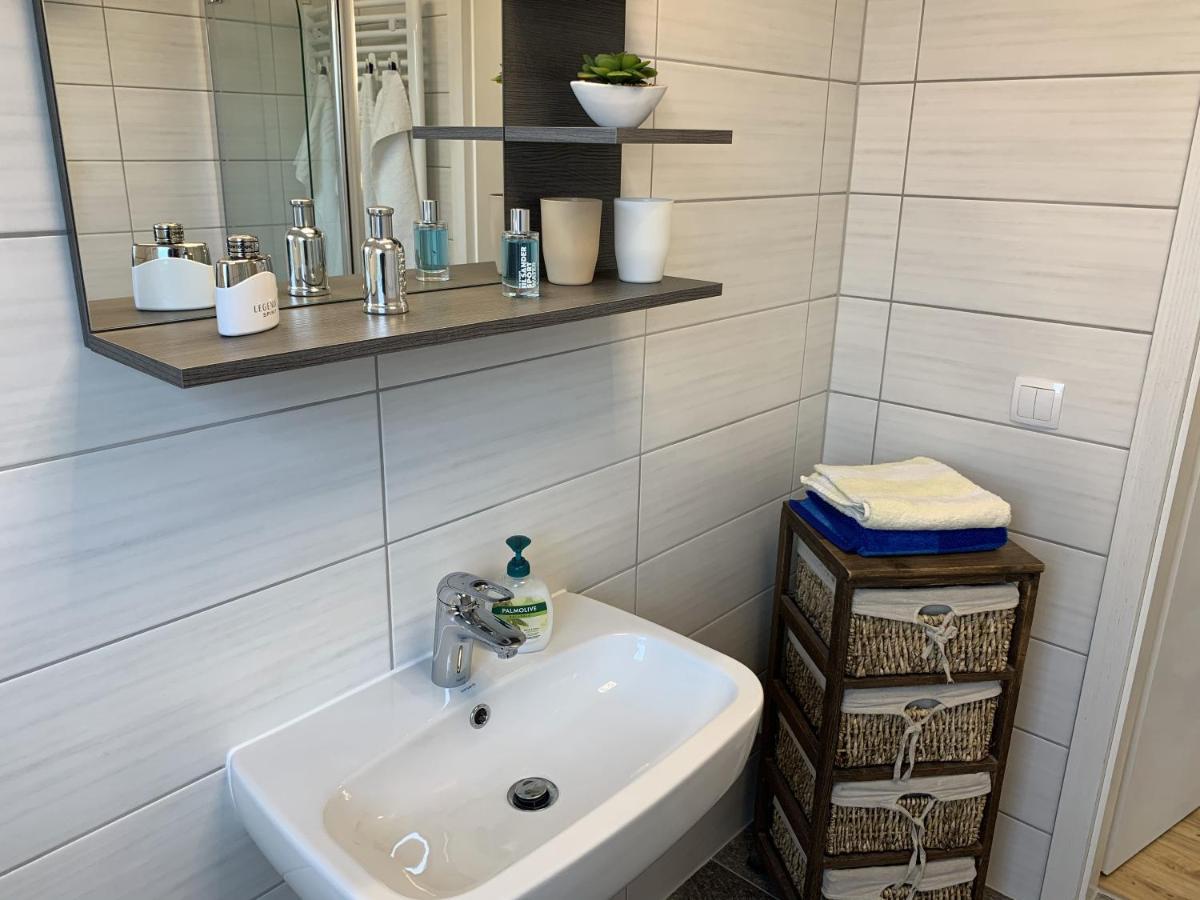 Appartement Tine Mit Balkon, Fahrraedern Und Strandkorb Im Sommer