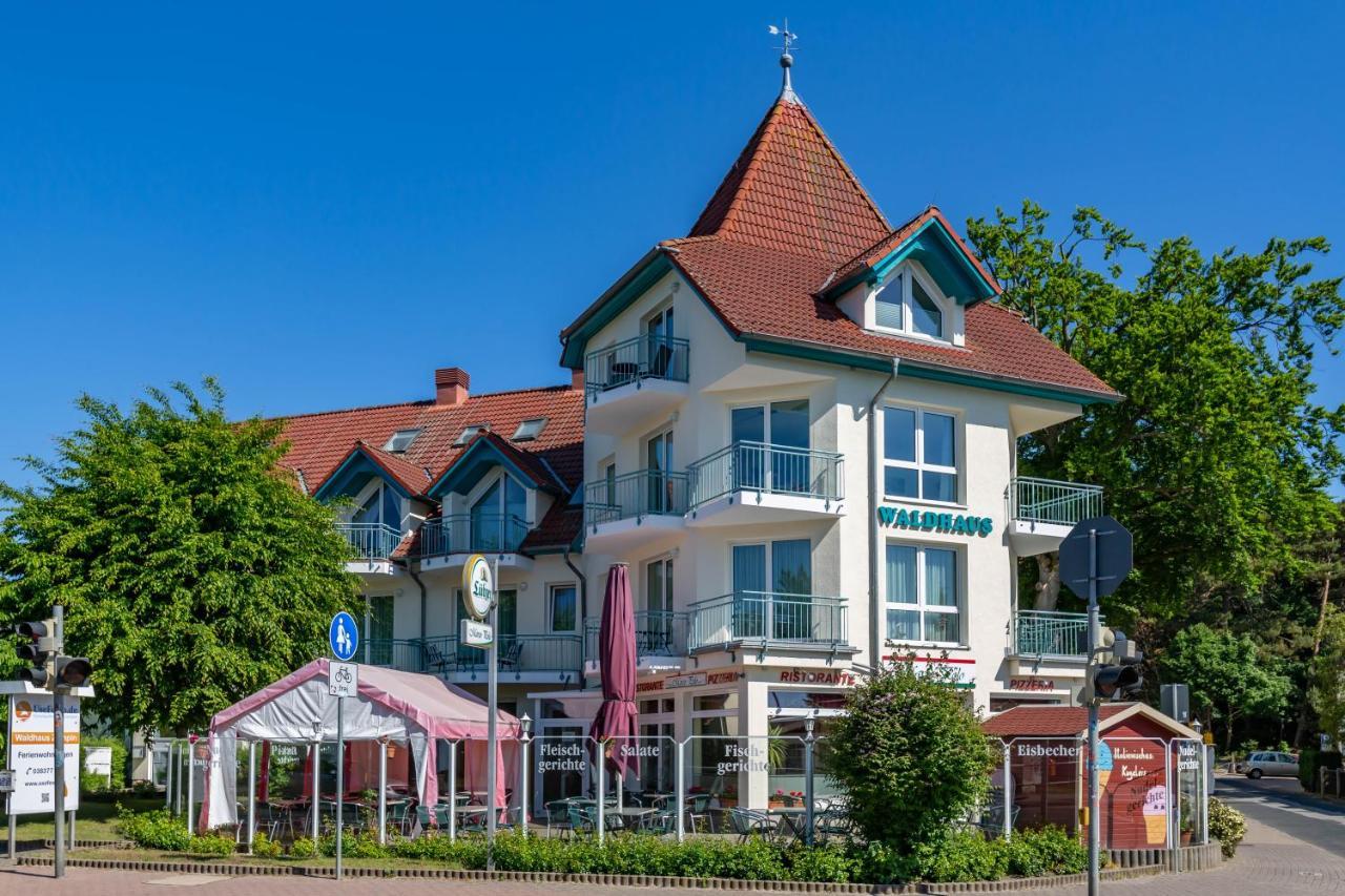 Tine Mit Balkon, Fahrraedern Und Strandkorb Im Sommer * Zempin