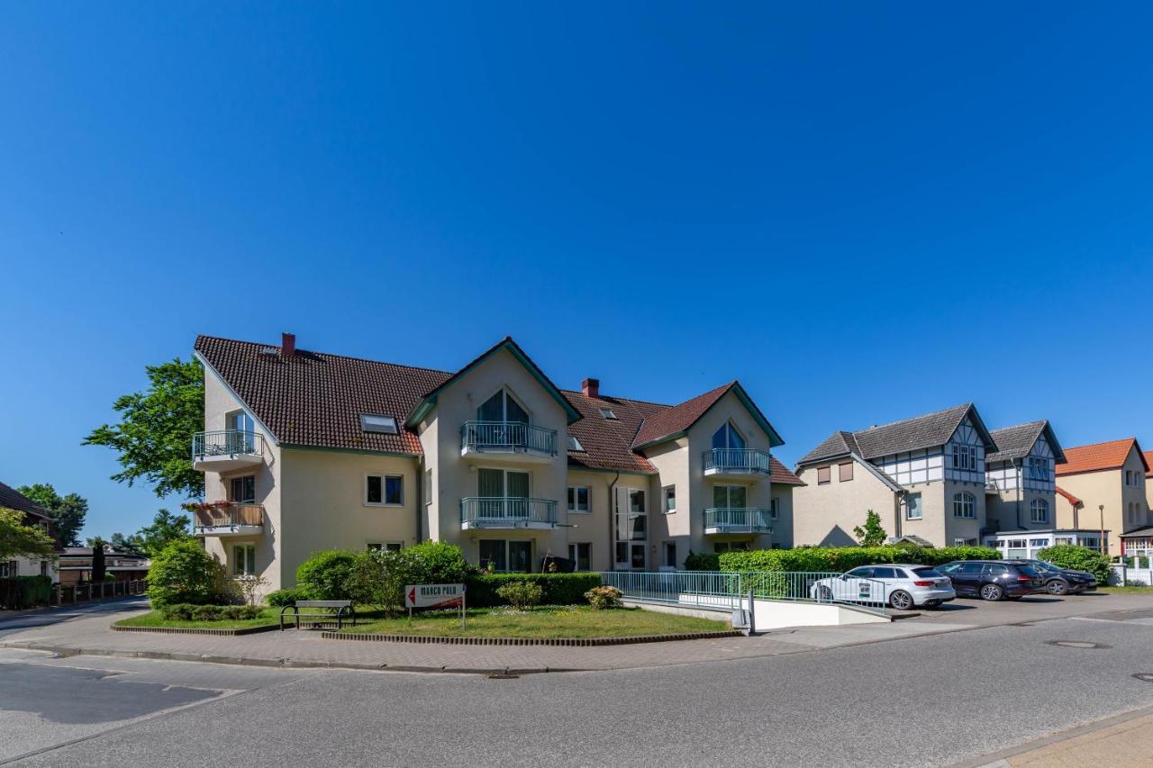 Tine Mit Balkon, Fahrraedern Und Strandkorb Im Sommer *