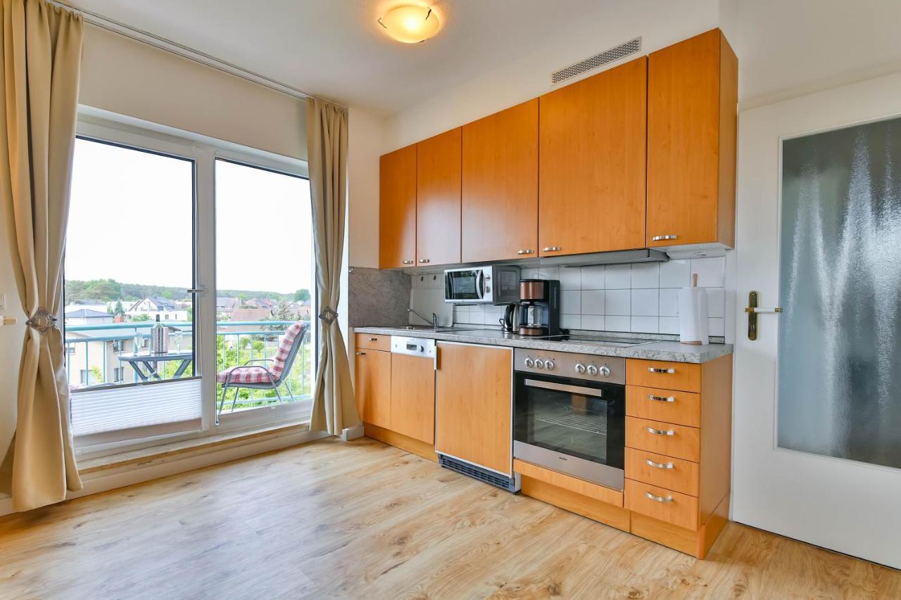 Tine Mit Balkon, Fahrraedern Und Strandkorb Im Sommer