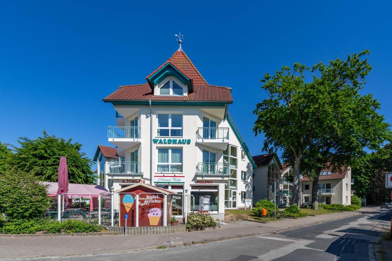 Tine Mit Balkon, Fahrraedern Und Strandkorb Im Sommer * Zempin