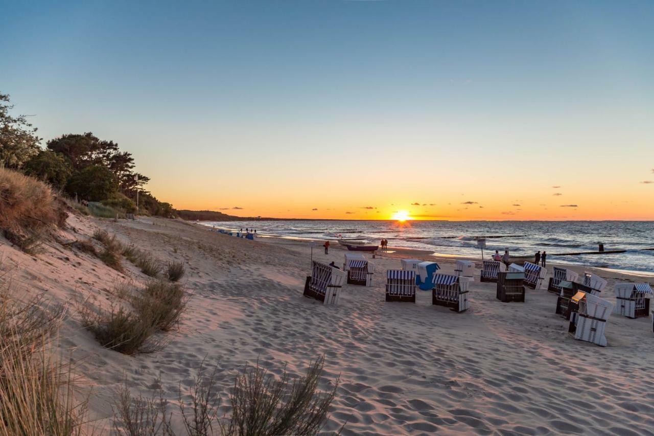Tine Mit Balkon, Fahrraedern Und Strandkorb Im Sommer Apartament Zempin