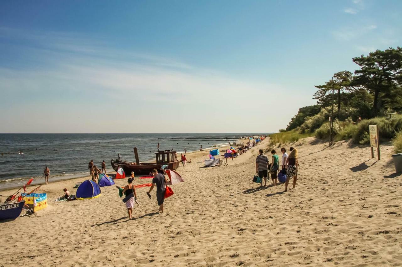 Tine Mit Balkon, Fahrraedern Und Strandkorb Im Sommer
