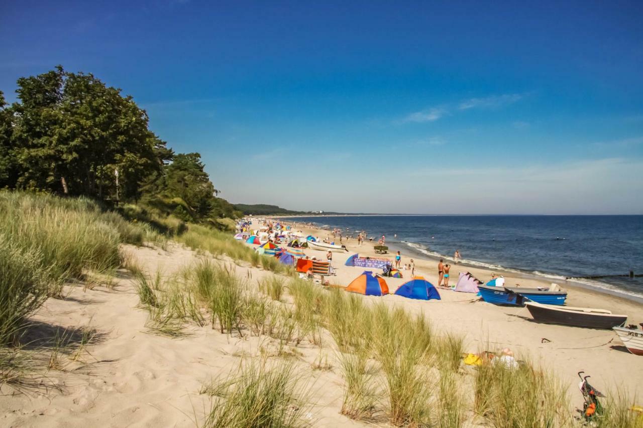Tine Mit Balkon, Fahrraedern Und Strandkorb Im Sommer *