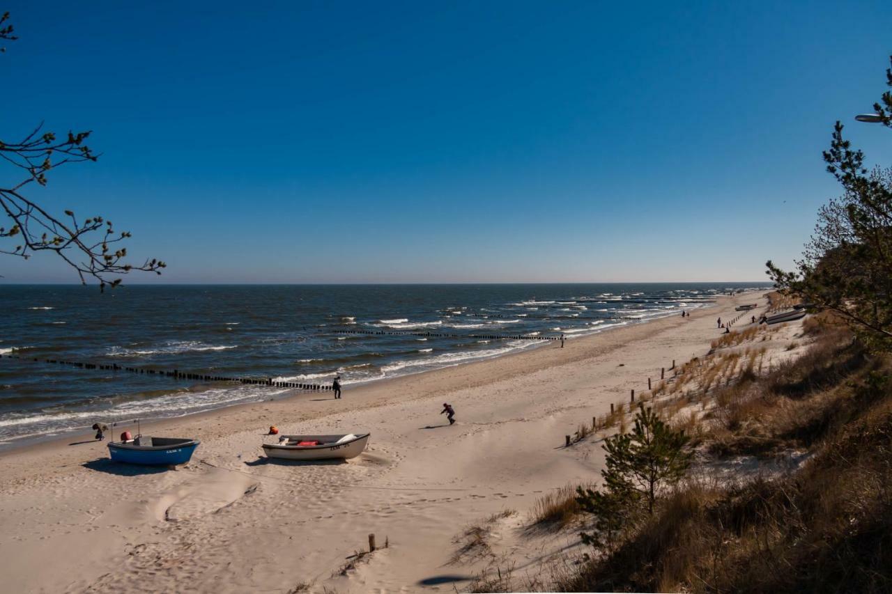 Tine Mit Balkon, Fahrraedern Und Strandkorb Im Sommer